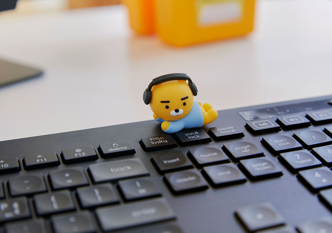 Kakao Friends: Multi pairing Keyboard Ryan 멀티페어링 키보드_DJ라이언