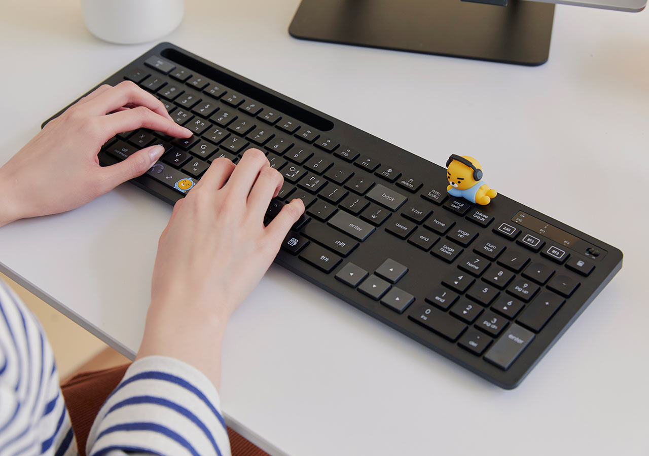 Kakao Friends: Multi pairing Keyboard Ryan 멀티페어링 키보드_DJ라이언