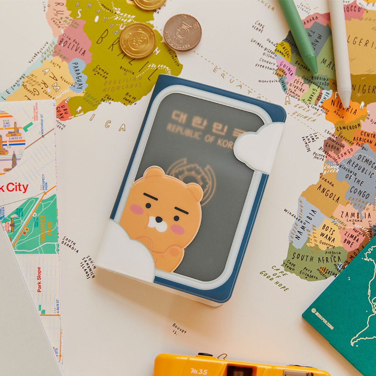Kakao Friends: Passport Case Ryan 여권케이스(비행기)_라이언
