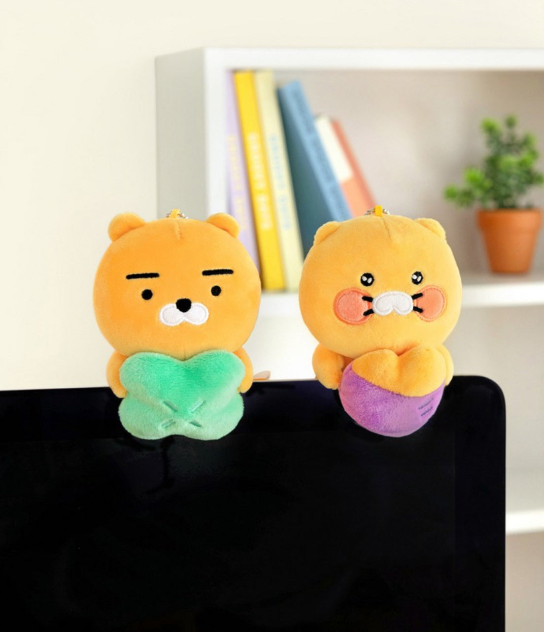 Kakao Friends: Monitor Key Ring Ryan & Choonsik - 춘식이 모니터 인형 키링, 가방 열쇠고리 라이언 & 춘식