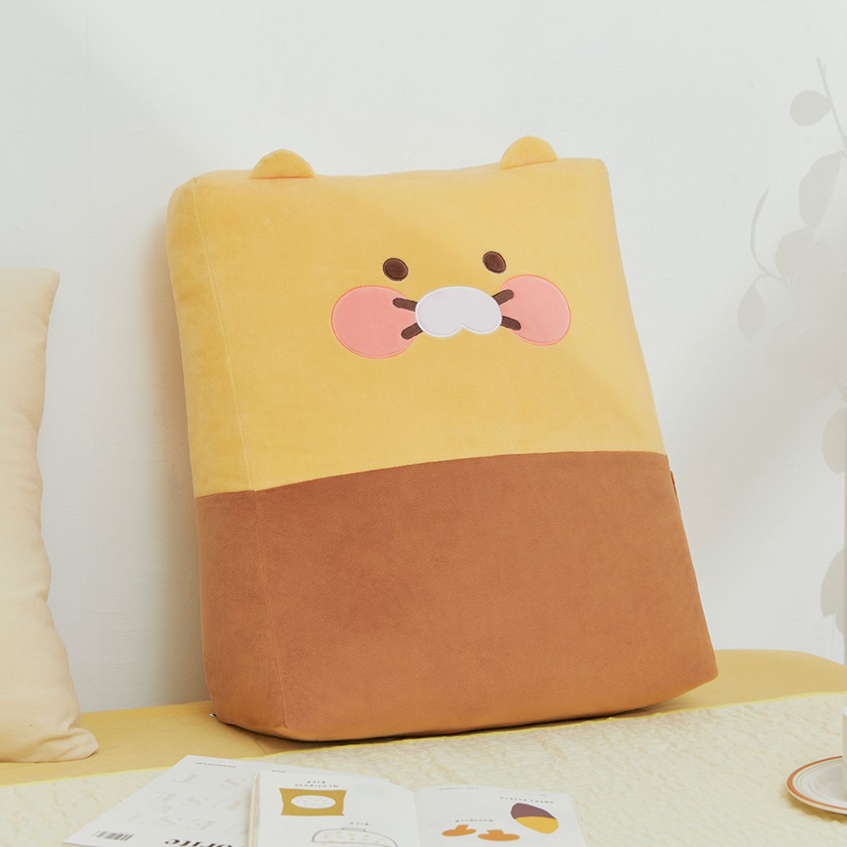 Kakao Friends: Cozy Triangle Cushion Choonsik 편안한 등쿠션_춘식이