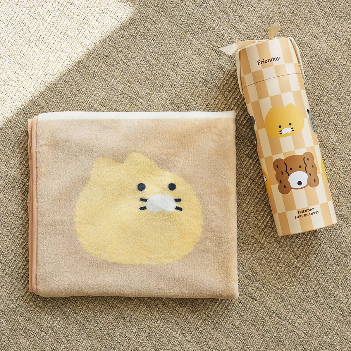 [KAKAO FRIENDS] FRIENDAY Choonsik Gift Pack Knee Blanket Beige - FRIENDAY 춘식이 기프트팩 무릎 담요 - 베이지