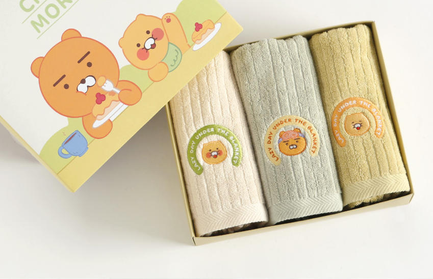 KAKAO FREINDS: Premium Towel Set (Ryan & Choonsik) - 40cm x 80cm (15.8" x 31.5")