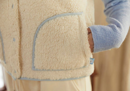 [KAKAO FRIENDS] Floofy Friends Choonsik Short Fleece Vest - 춘식이 숏 양털 조끼, 수면 조끼