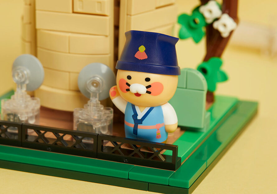 [KAKAO FRIENDS] Brick Figure Choonsik (Cheomseongdae Observatory) 브릭피규어 첨성대_춘식이