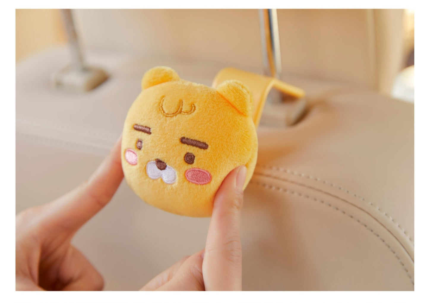 KAKAO FRIENDS Car Headrest Hanger (Holder) - Ryan (차량용 가방 걸이-라이언)