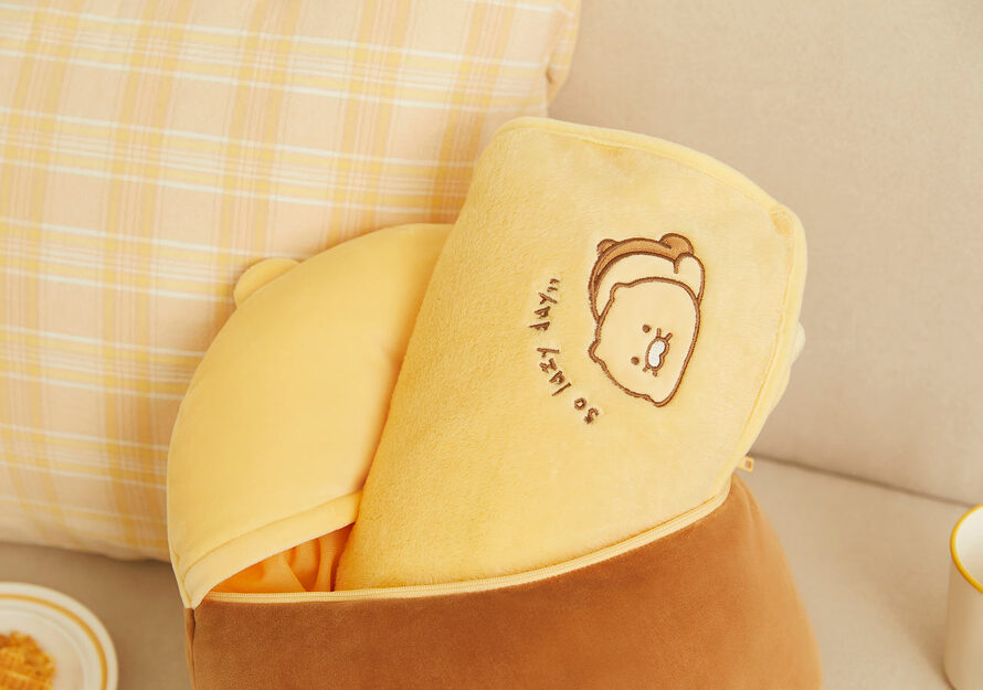 Kakao Friends: Car Cushion Blanket Choonsik 포근한 차량용 쿠션 담요 춘식이