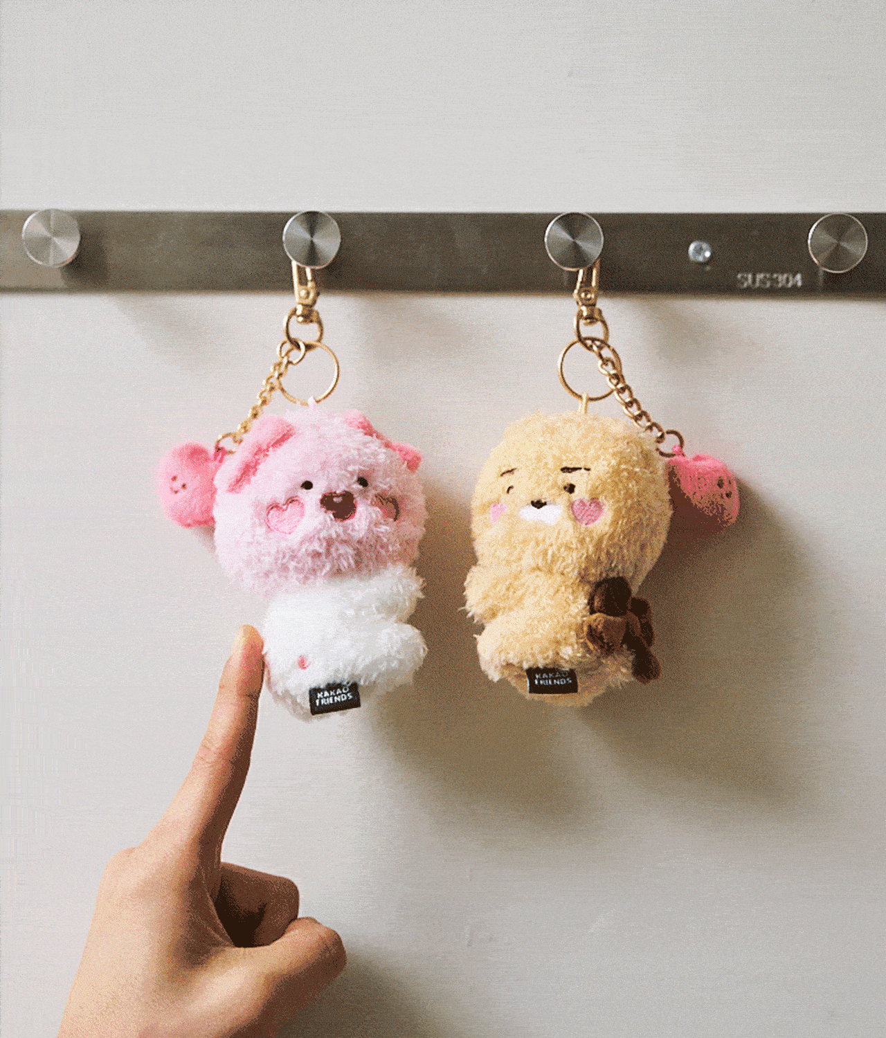[KAKAO FRIENDS] Little Ryan & Apeach Love Magnet Keyring Stuffy Set - 러브 마그넷 키링 인형 세트_리틀라이언 & 리틀어피치